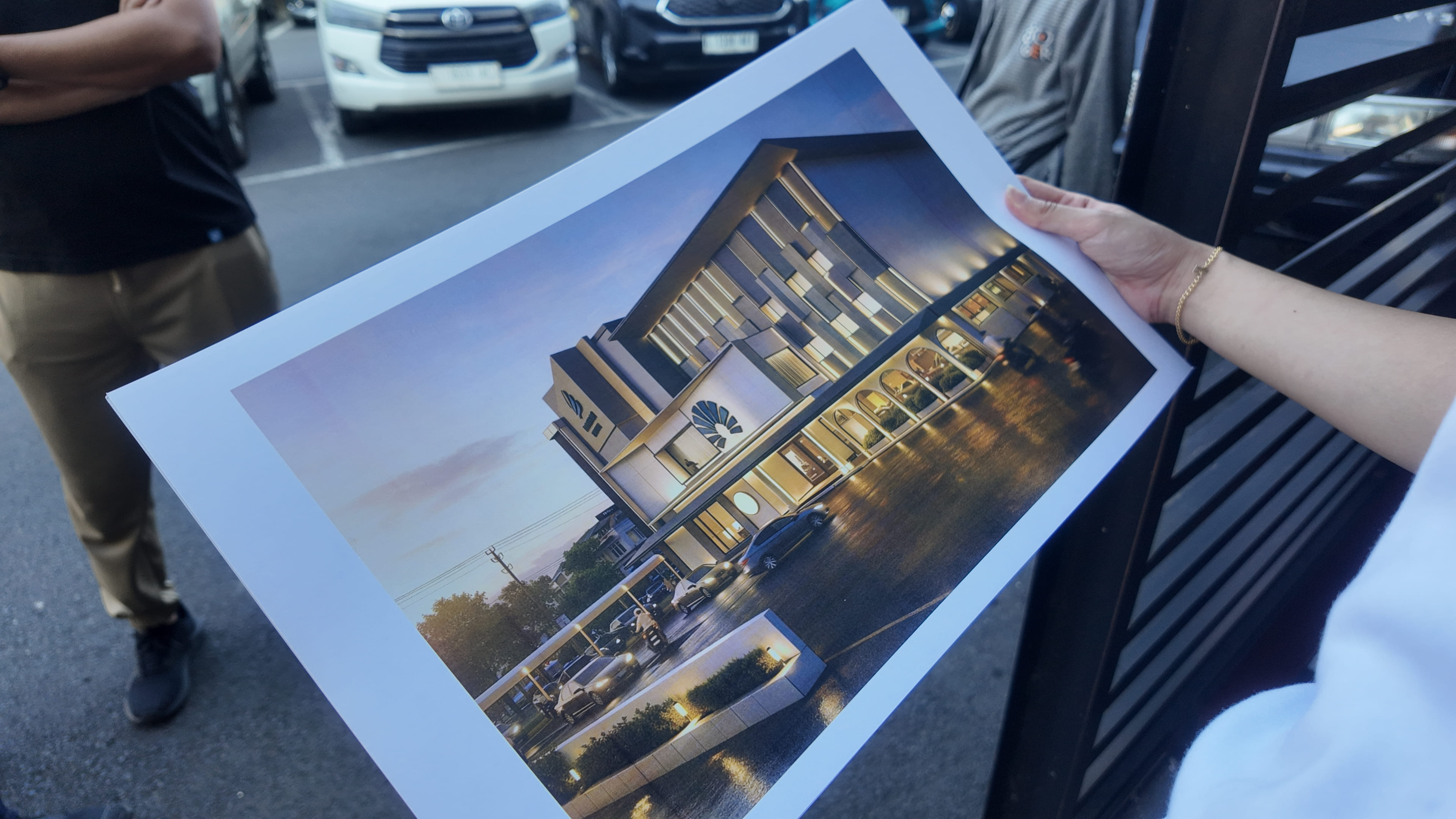 Renovasi Bonnet Supermarket dan Hotel